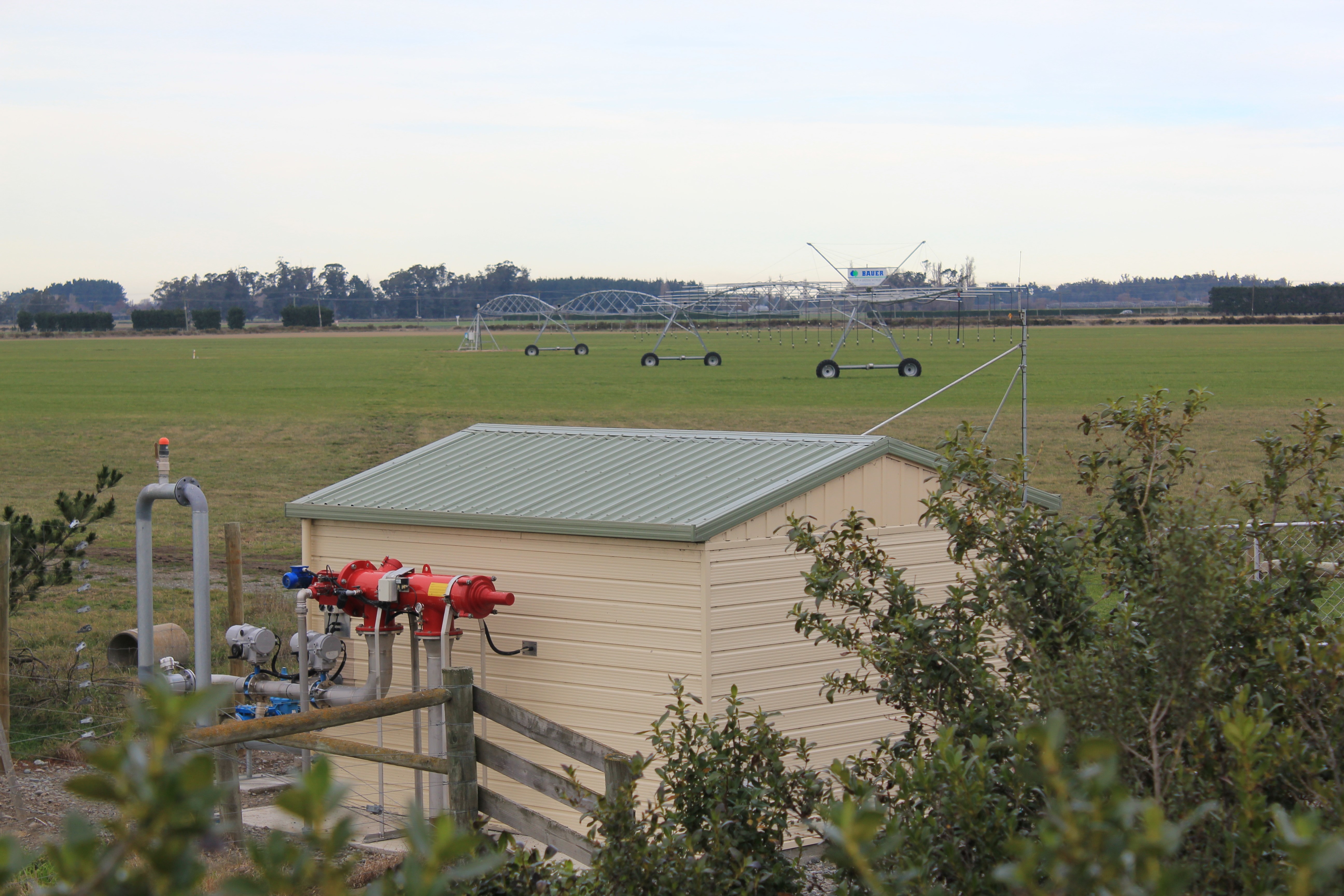 V3 Ellesmere - Photo 5 – Pivot Pump station and Irrigator (background).jpg